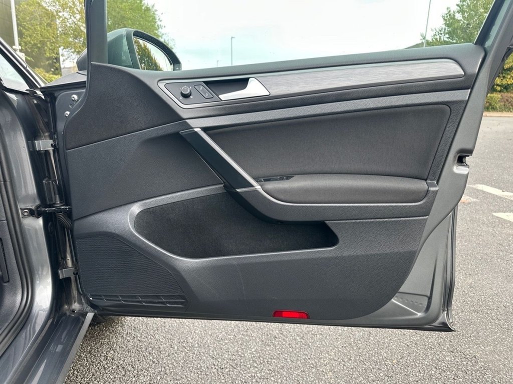 Used Volkswagen Golf 2018 for sale - 76985875: Photo 22