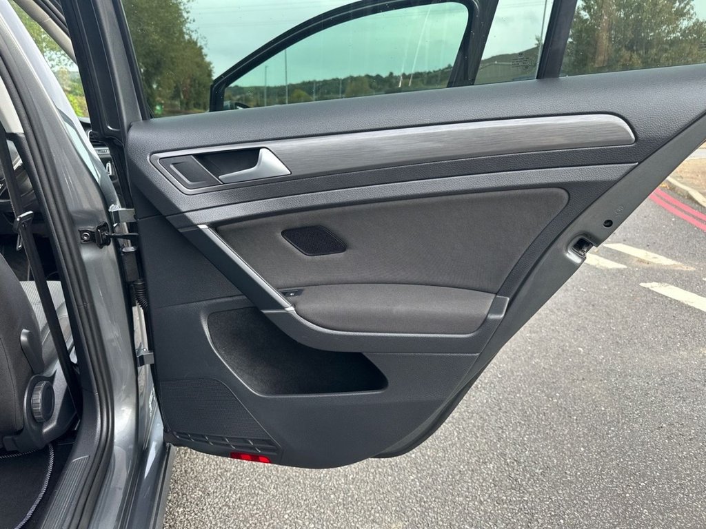 Used Volkswagen Golf 2018 for sale - 76985875: Photo 23