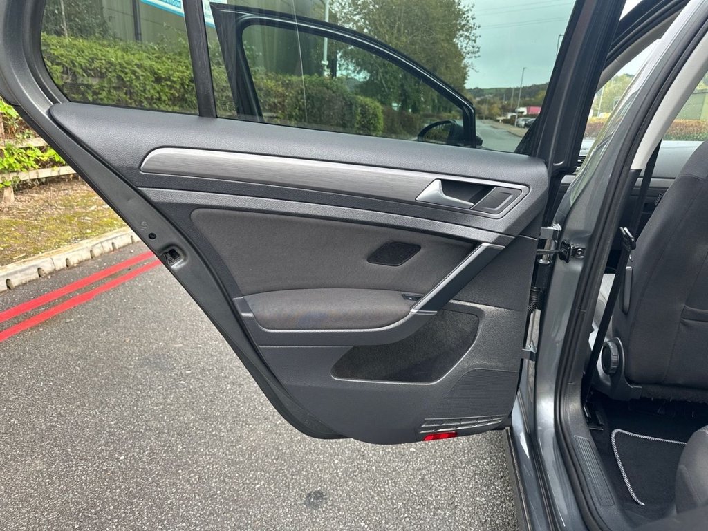 Used Volkswagen Golf 2018 for sale - 76985875: Photo 24