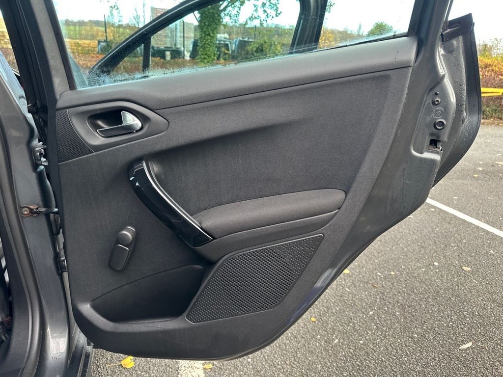 Used Peugeot 208 2012 for sale - 77049003: Photo 23