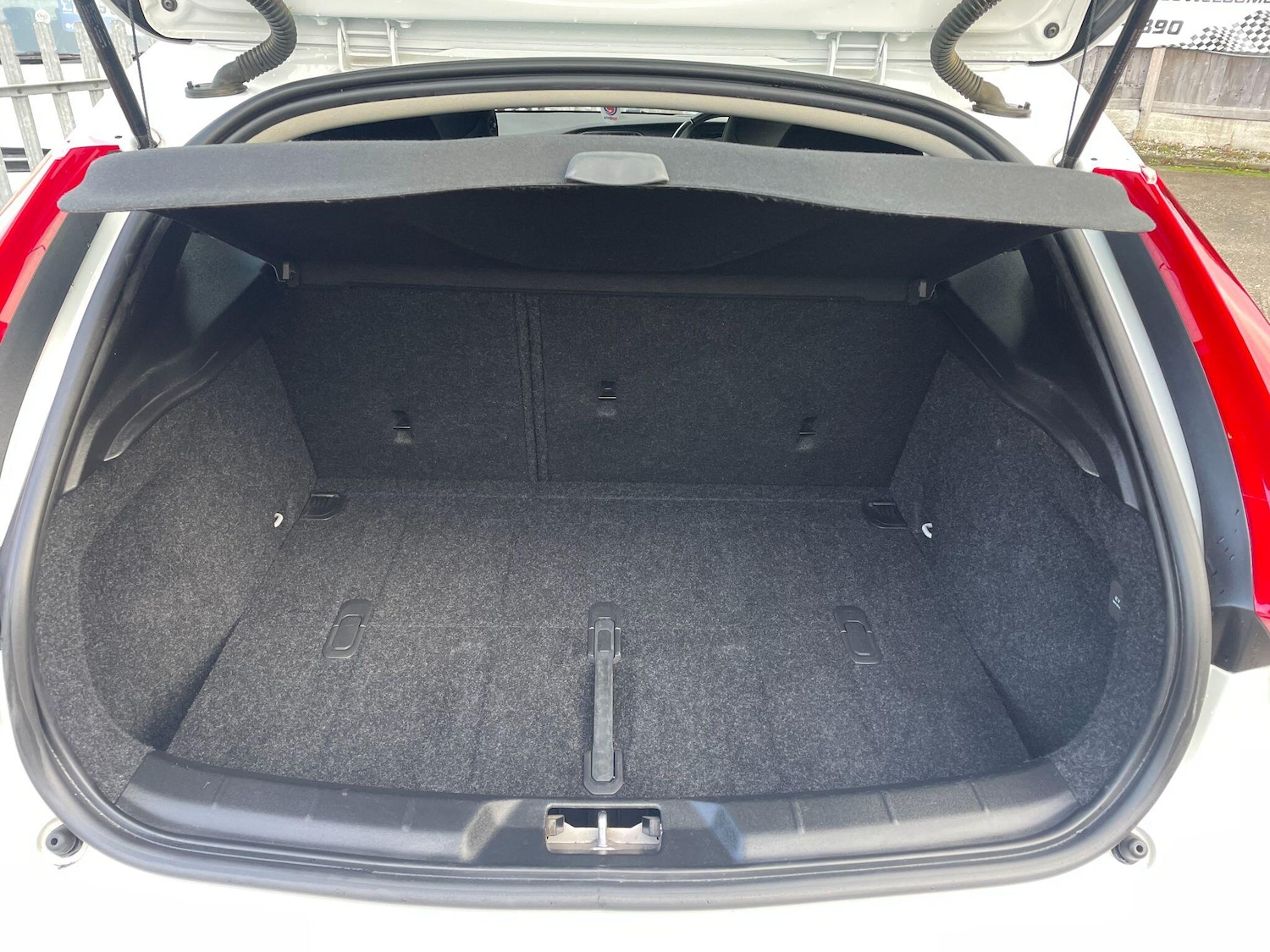 Used Volvo V40 2025 for sale - 76538868: Photo 18