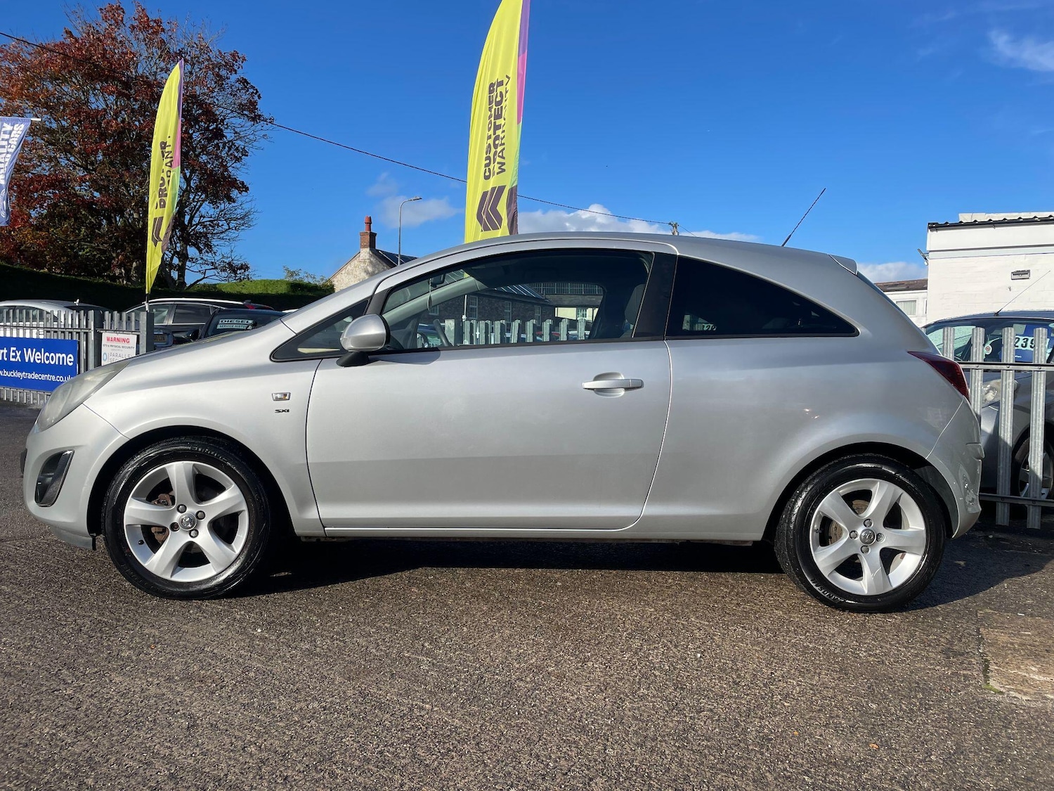 Used Vauxhall Corsa 2012 for sale - 76377979: Photo 2