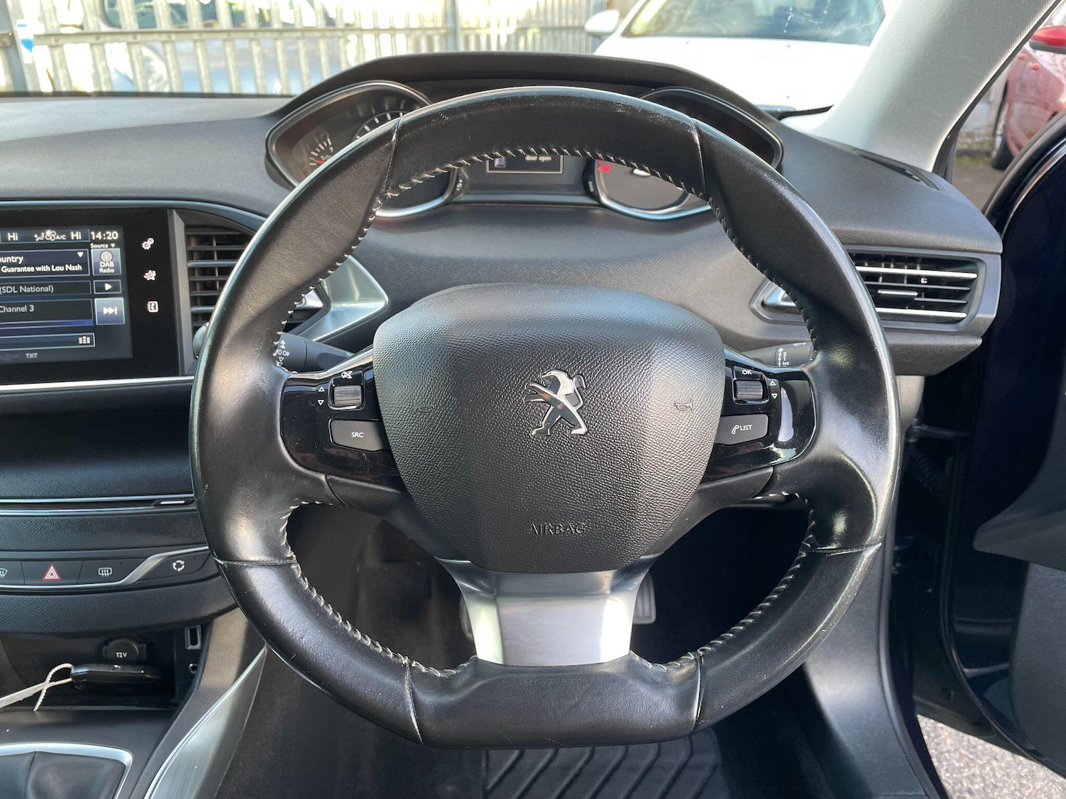 Used Peugeot 308 2015 for sale - 76936007: Photo 18