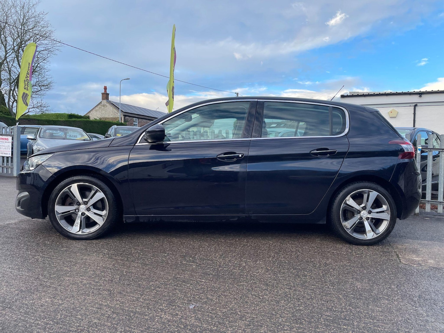 Used Peugeot 308 2015 for sale - 76936007: Photo 2