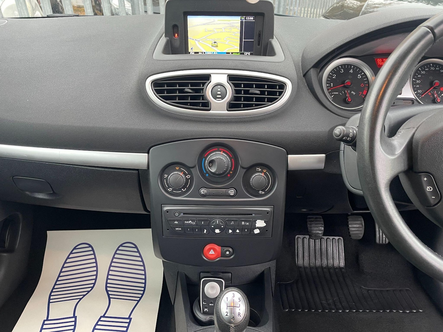 Used Renault Clio 2011 for sale - 76572978: Photo 14