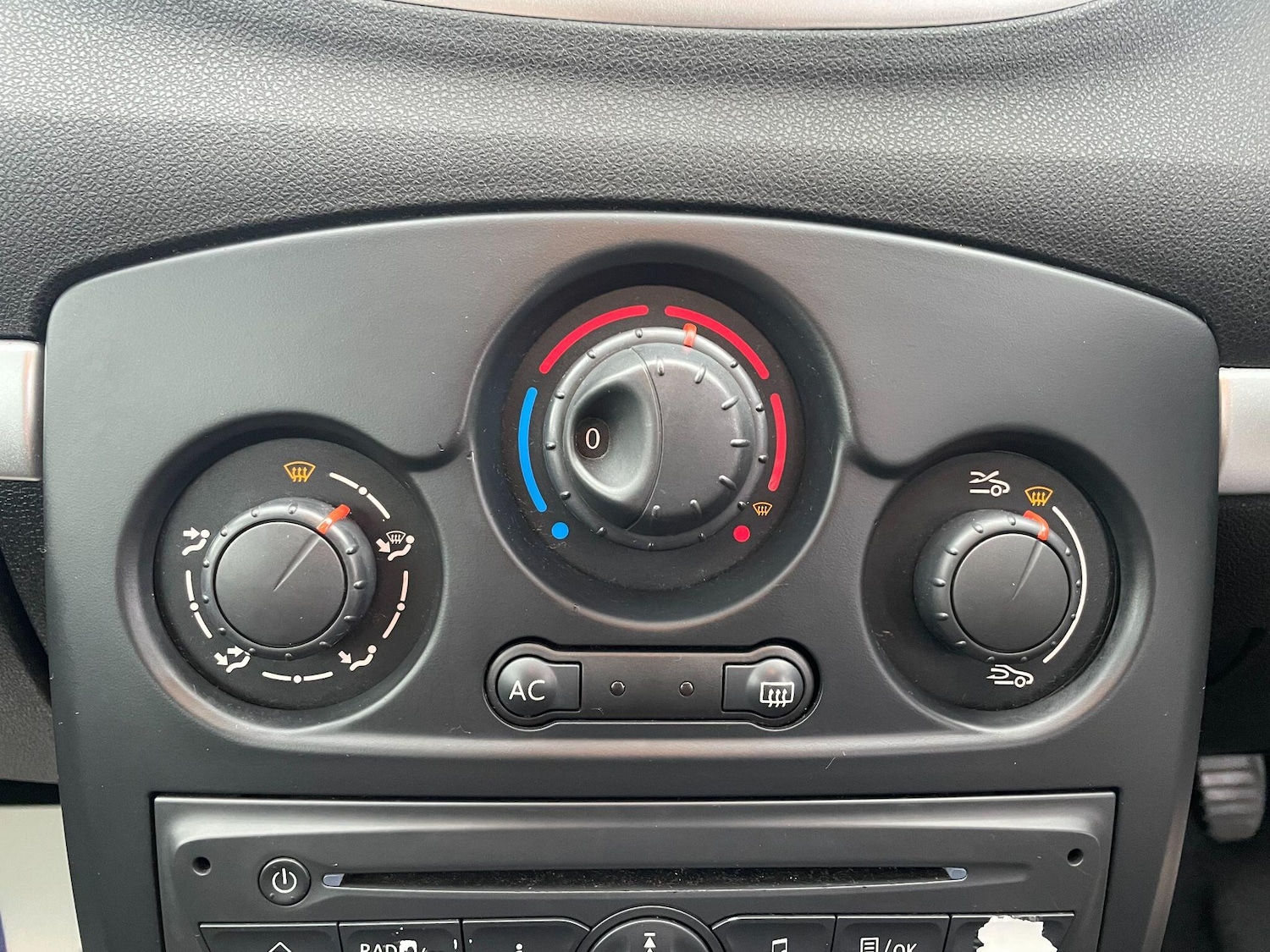 Used Renault Clio 2011 for sale - 76572978: Photo 15