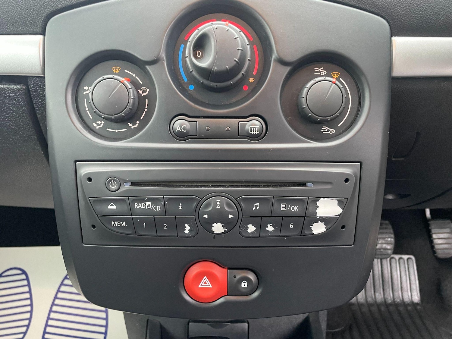 Used Renault Clio 2011 for sale - 76572978: Photo 16