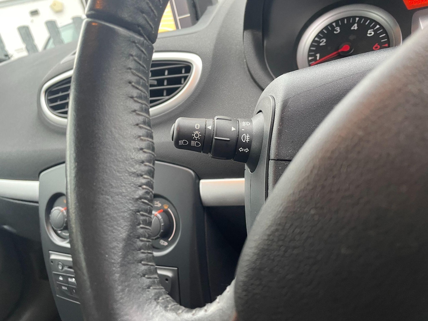 Used Renault Clio 2011 for sale - 76572978: Photo 17