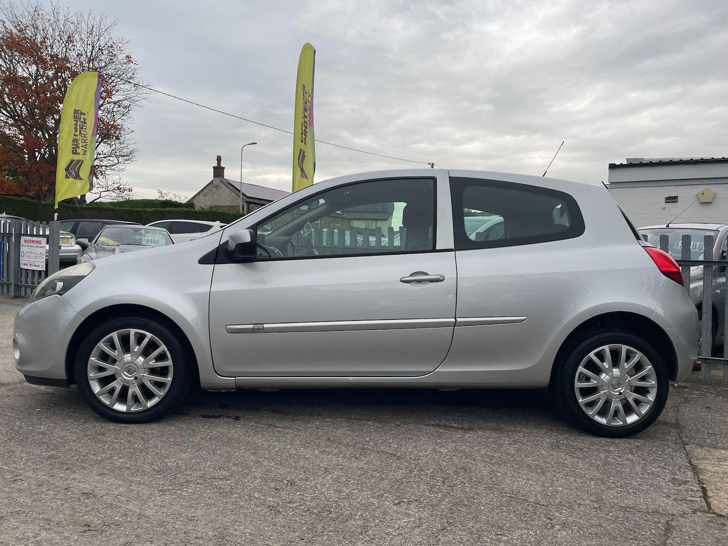 Used Renault Clio 2011 for sale - 76572978: Photo 2