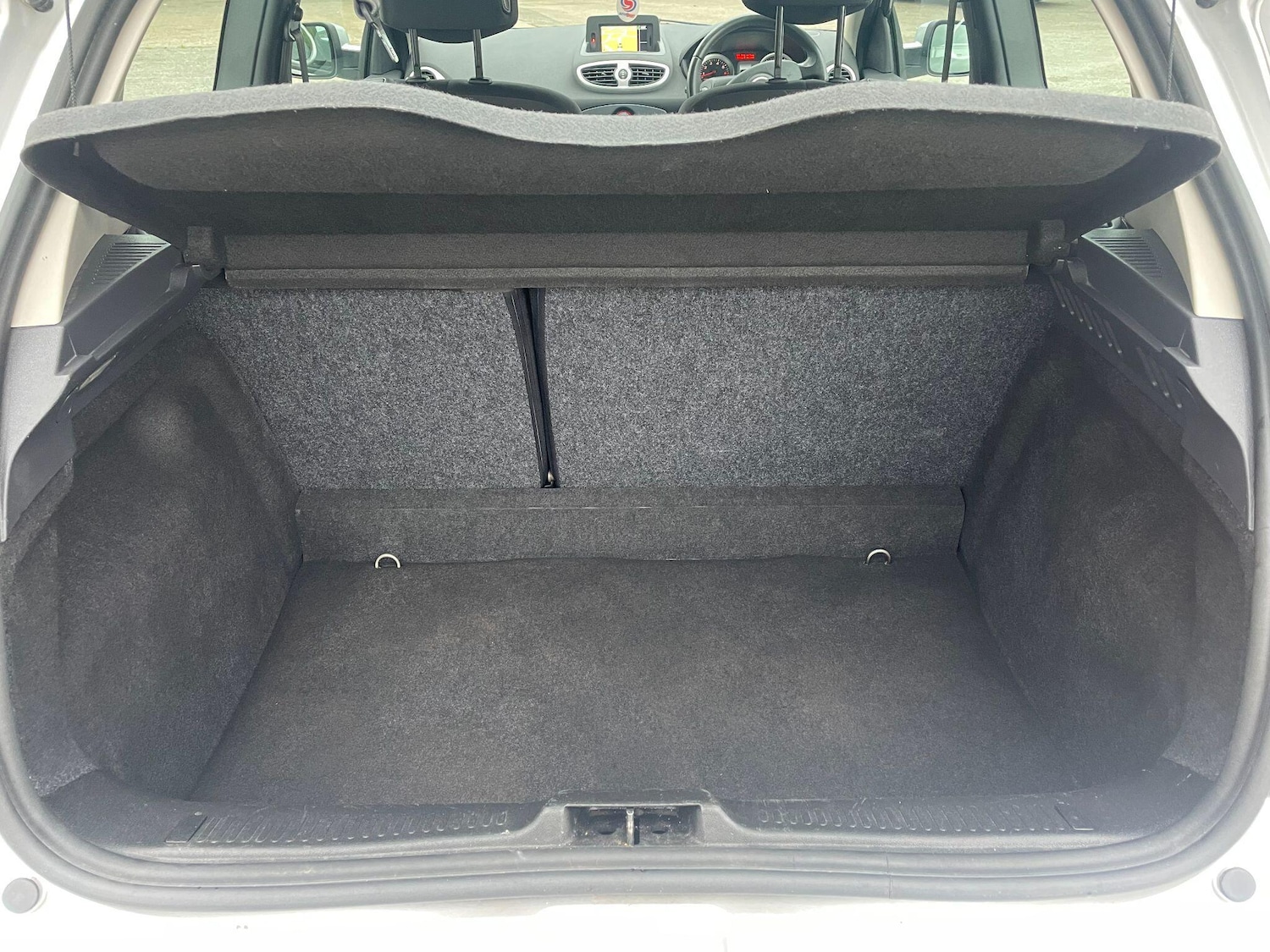 Used Renault Clio 2011 for sale - 76572978: Photo 24