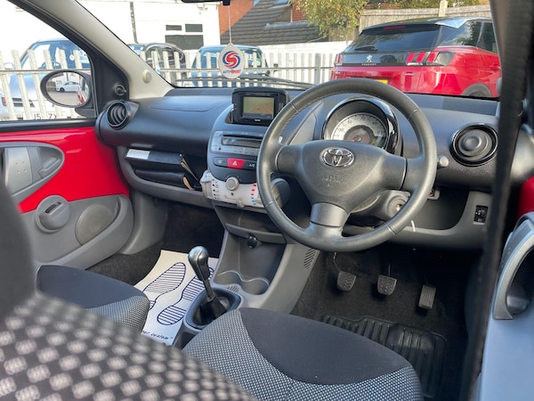 Used Toyota AYGO 2011 for sale - 76042000: Photo 13