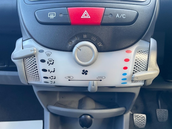 Used Toyota AYGO 2011 for sale - 76042000: Photo 24