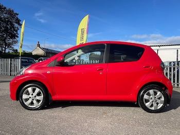 Used Toyota AYGO 2011 for sale - 76042000: Photo 2