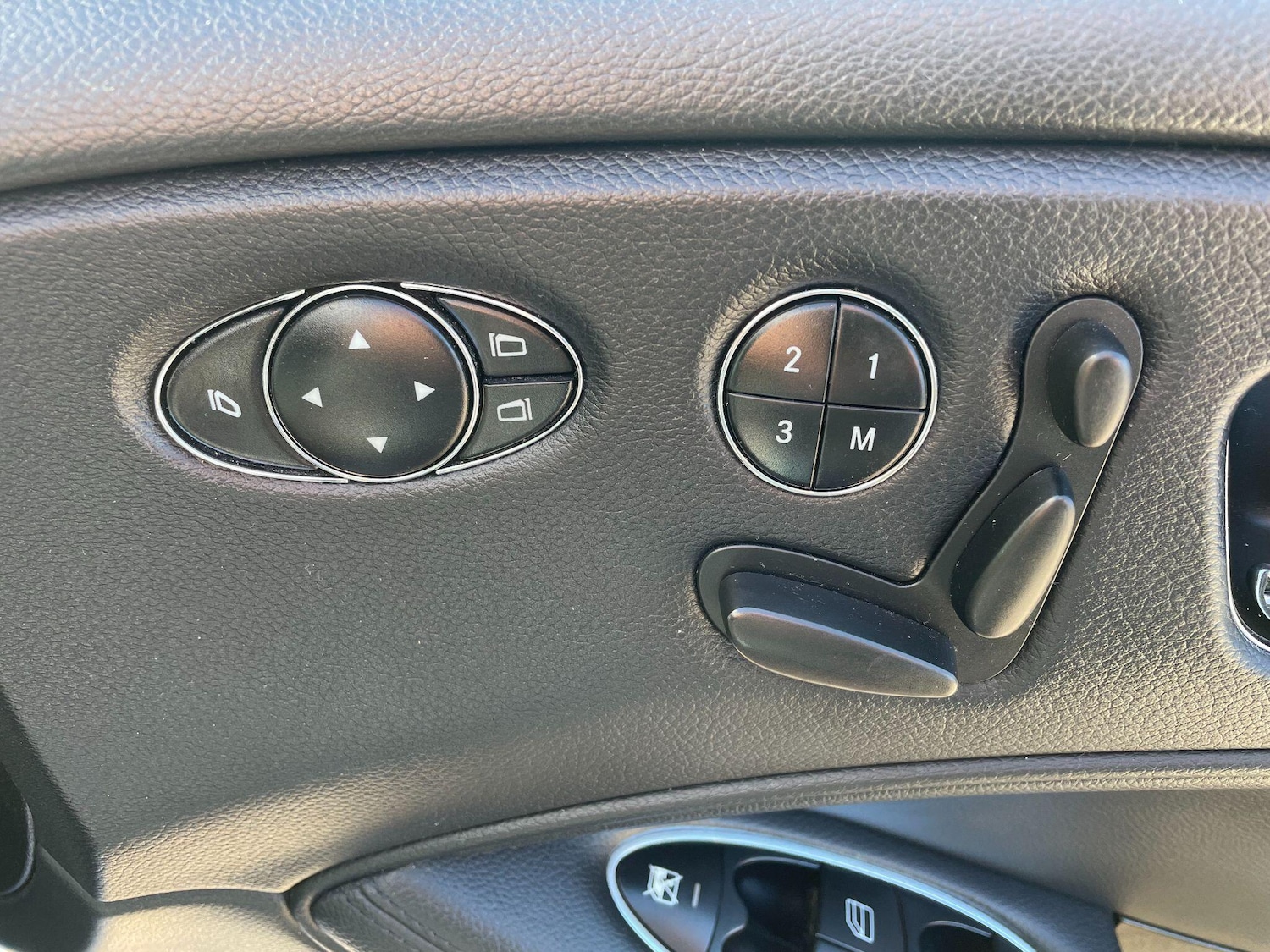 Used Mercedes-Benz CLS 2010 for sale - 76485426: Photo 11