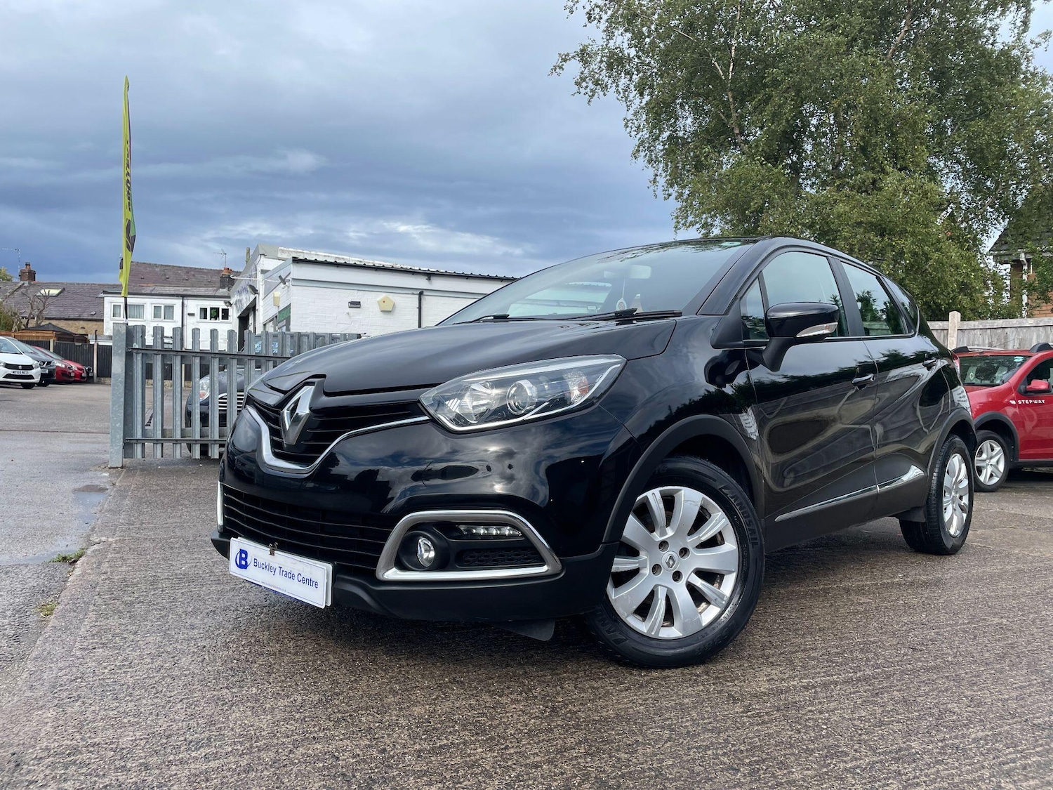Used Renault Captur 2015 for sale - 76348886: Photo 1