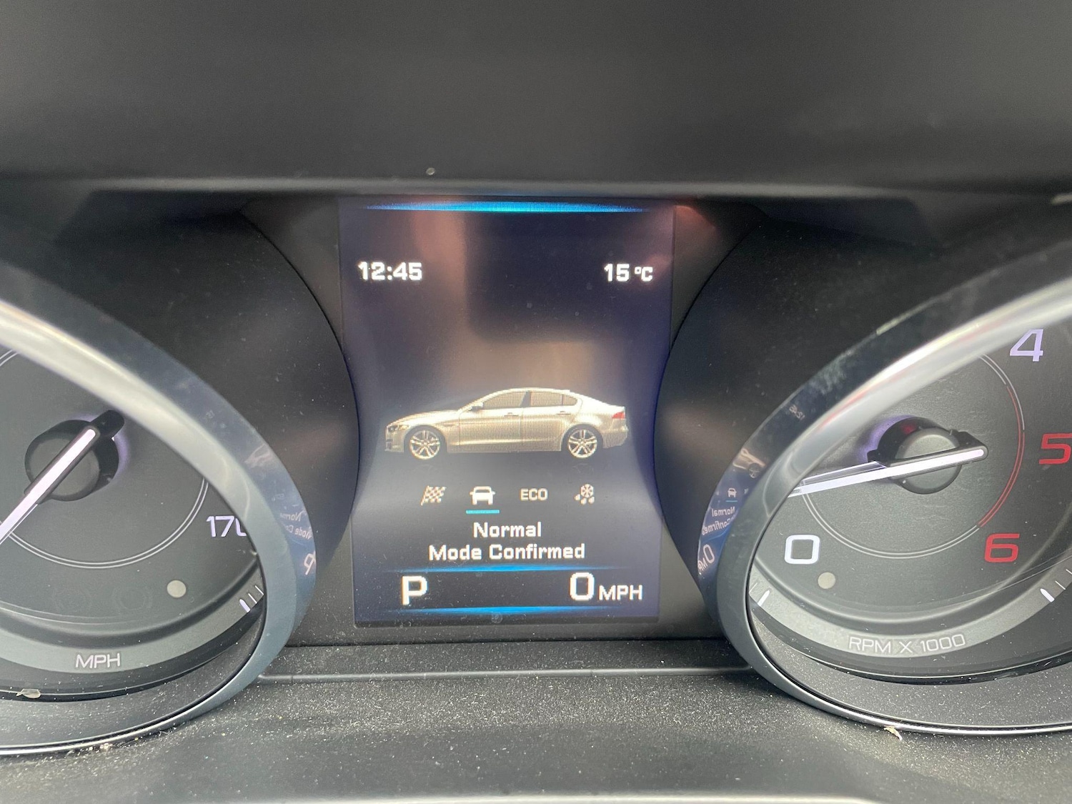 Used Jaguar XE 2015 for sale - 76936258: Photo 25