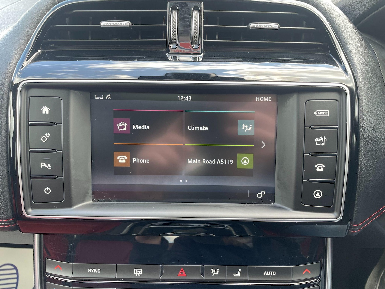 Used Jaguar XE 2015 for sale - 76936258: Photo 39