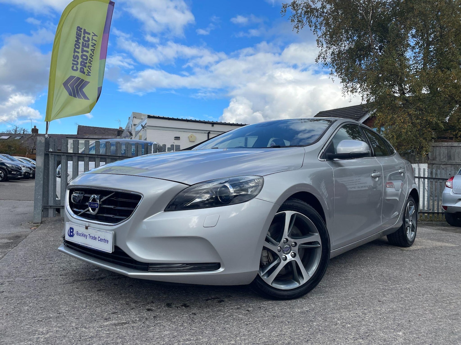 Used Volvo V40 2025 for sale - 76337417: Photo 1