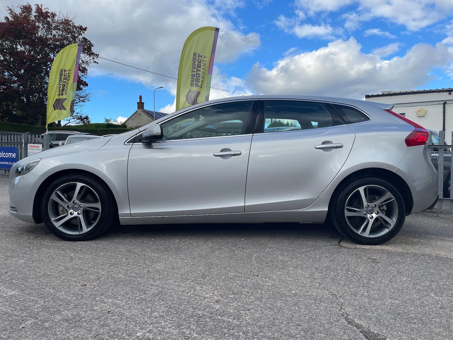 Used Volvo V40 2025 for sale - 76337417: Photo 2
