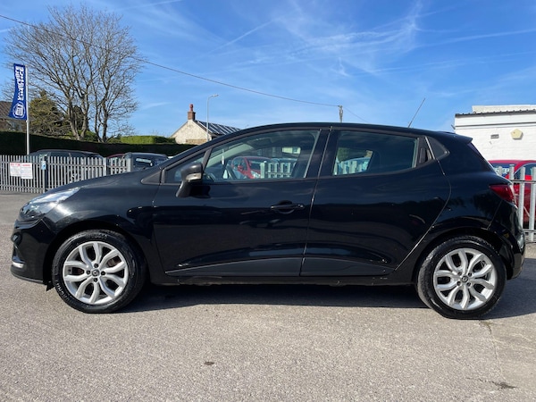 Used Renault Clio 2017 for sale - 74160330: Photo 2