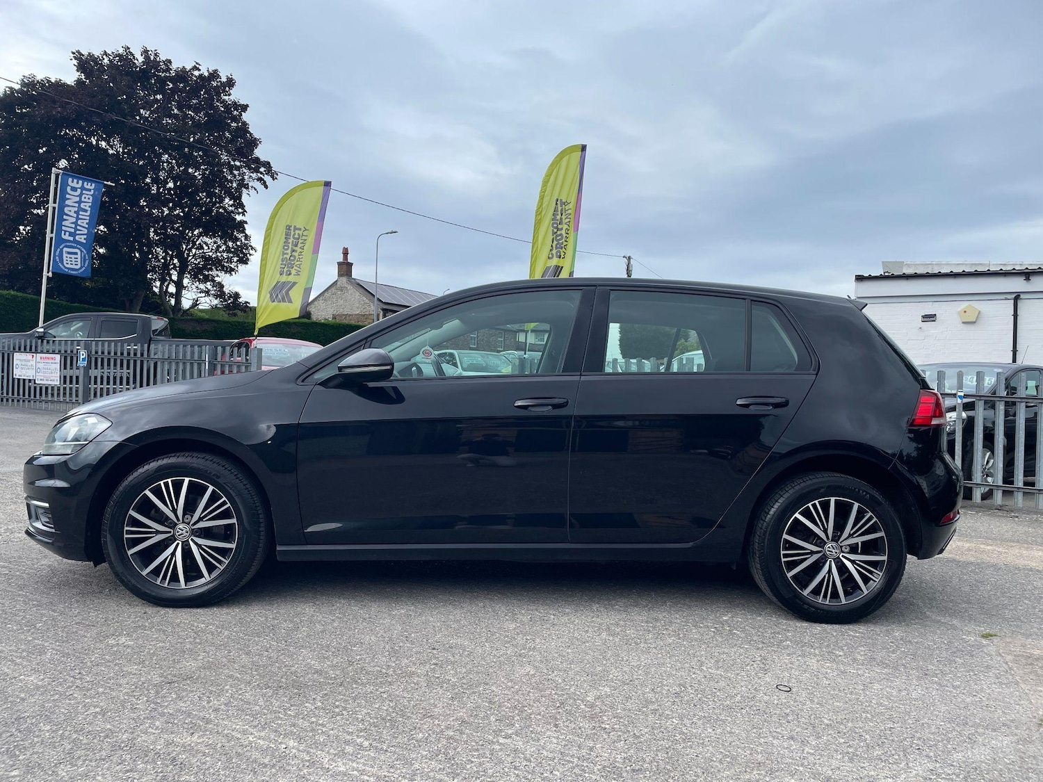 Used Volkswagen Golf 2018 for sale - 76993921: Photo 2