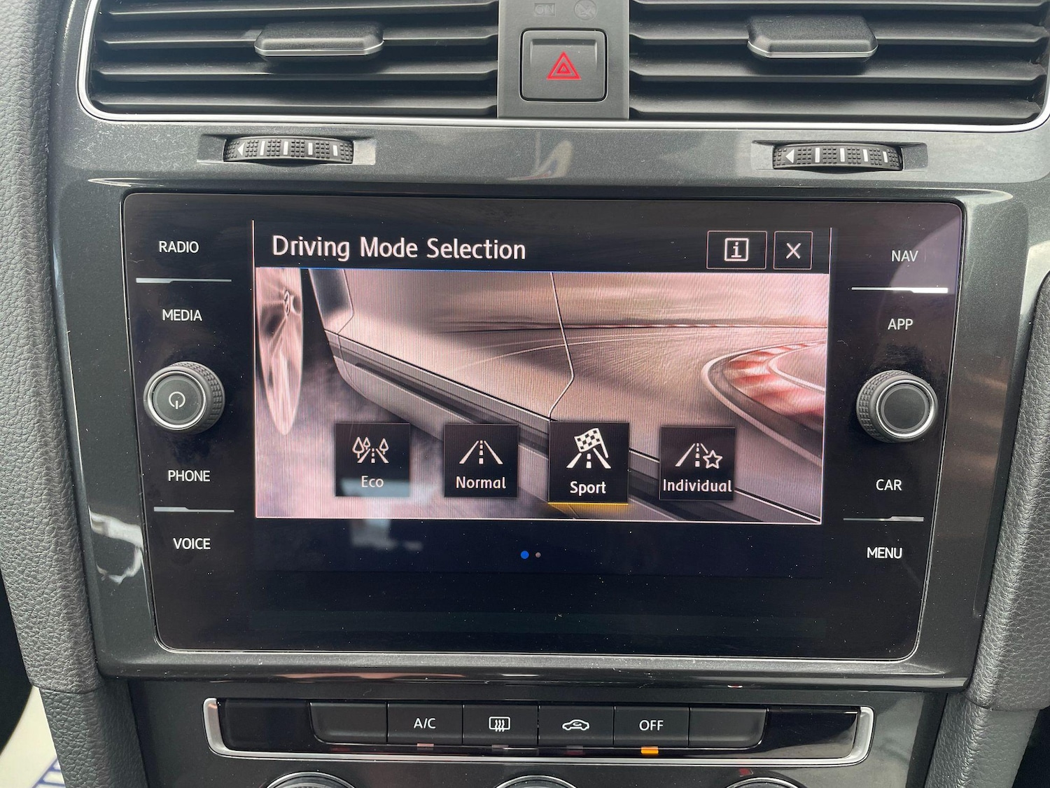 Used Volkswagen Golf 2018 for sale - 76993921: Photo 38