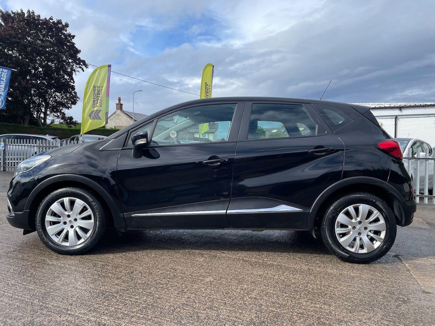 Used Renault Captur 2015 for sale - 76991355: Photo 2