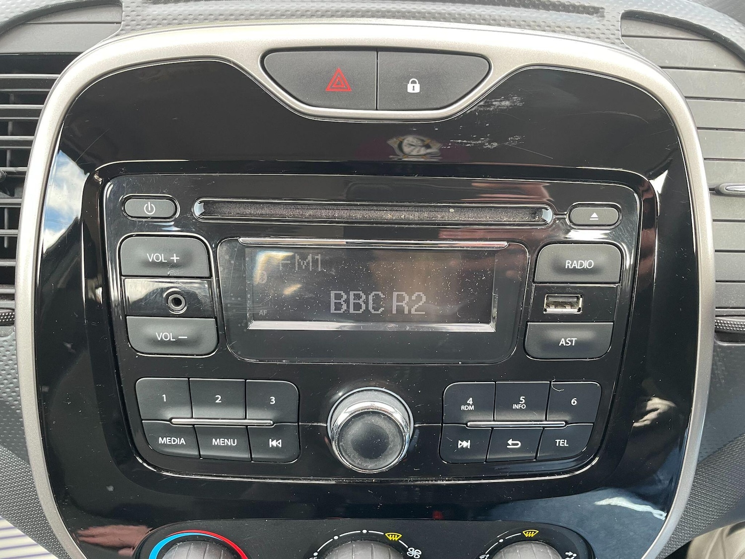 Used Renault Captur 2015 for sale - 76991355: Photo 29