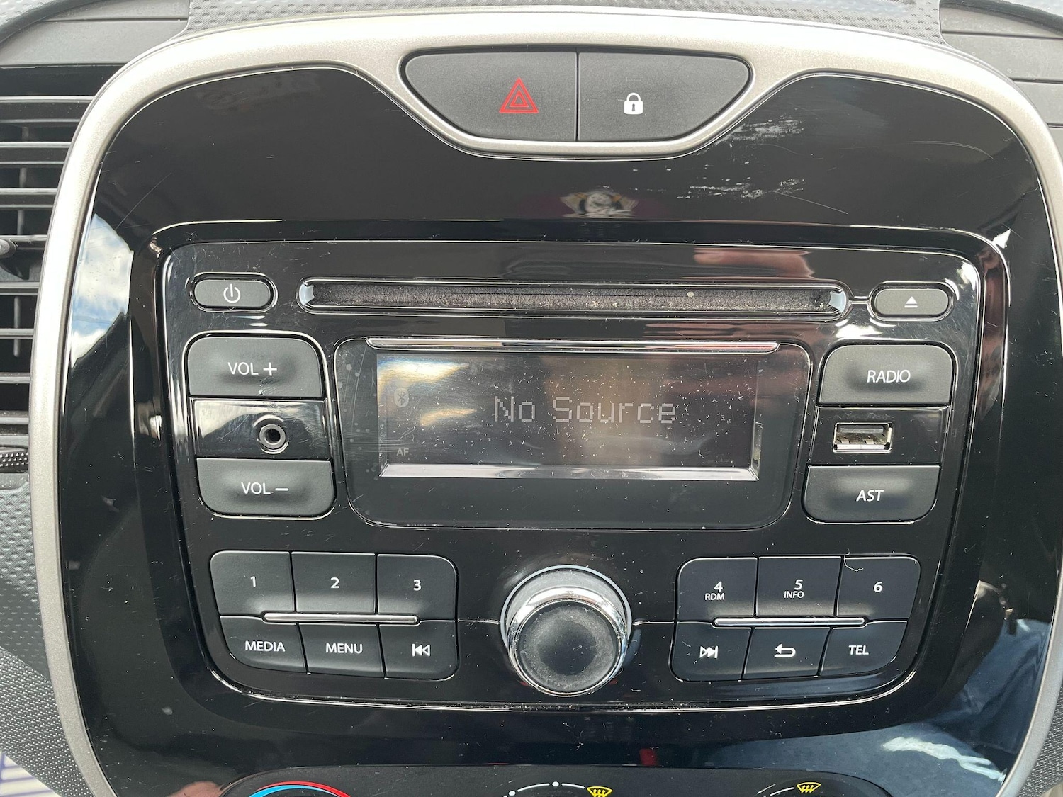 Used Renault Captur 2015 for sale - 76991355: Photo 30