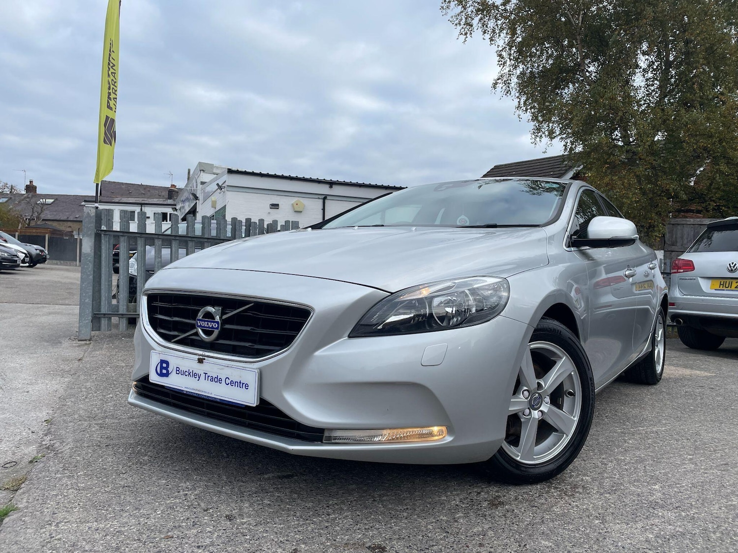 Used Volvo V40 2015 for sale - 76283482: Photo 1
