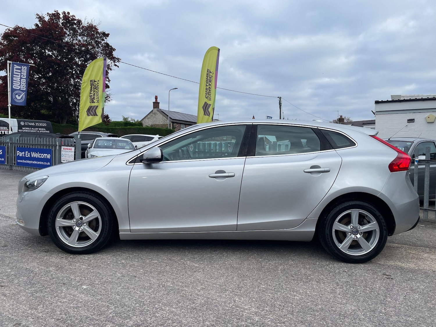 Used Volvo V40 2015 for sale - 76283482: Photo 2