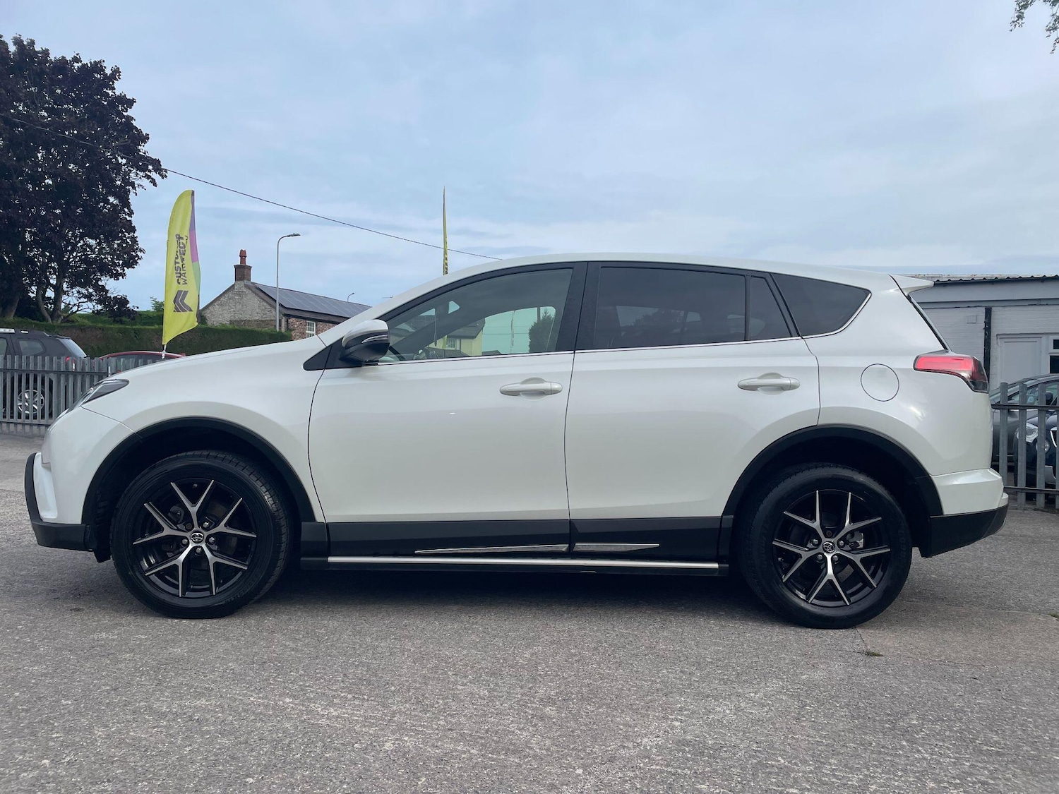 Used Toyota RAV4 2016 for sale - 76295467: Photo 2