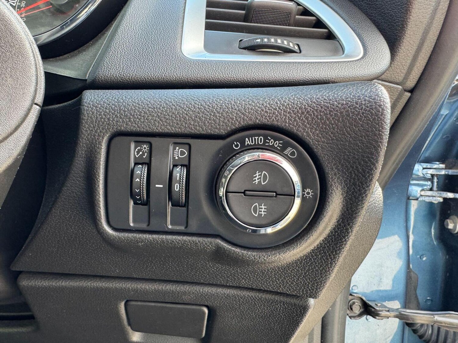 Used Vauxhall Astra GTC 2013 for sale - 78149883: Photo 24