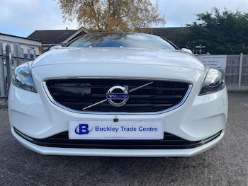 Used Volvo V40 2015 for sale - 79545452: Photo