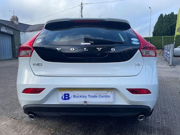 Used Volvo V40 2015 for sale - 79545452: Photo