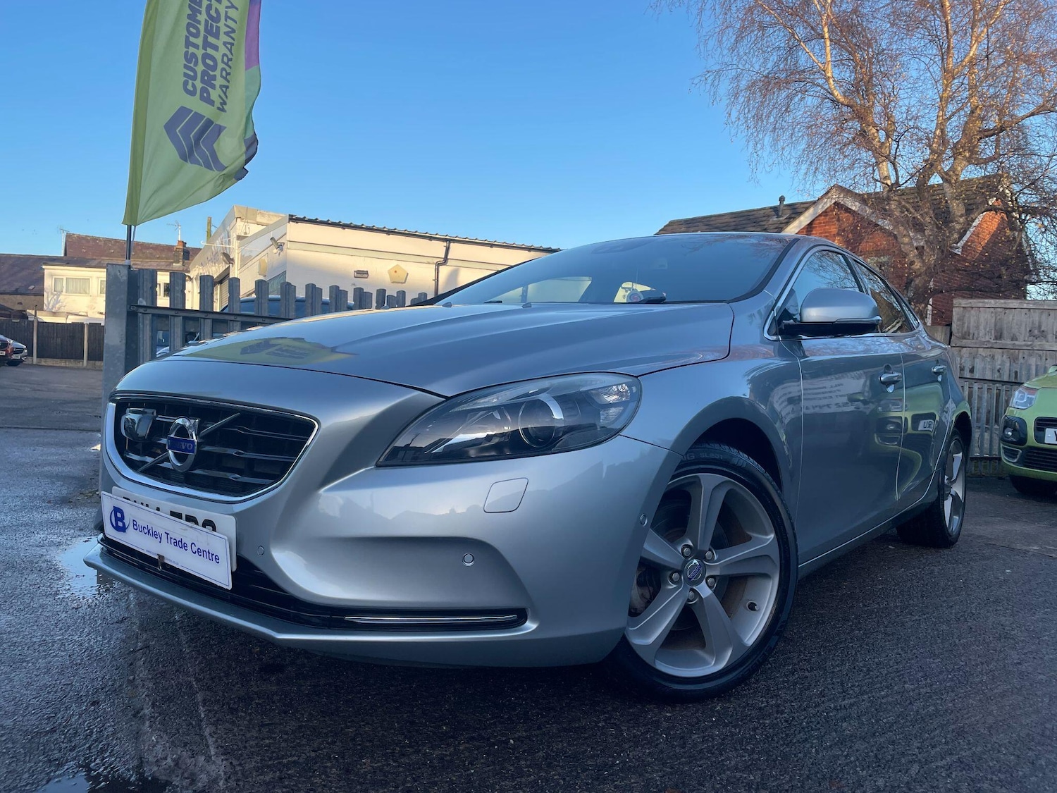 Used Volvo V40 2025 for sale - 76742907: Photo 1