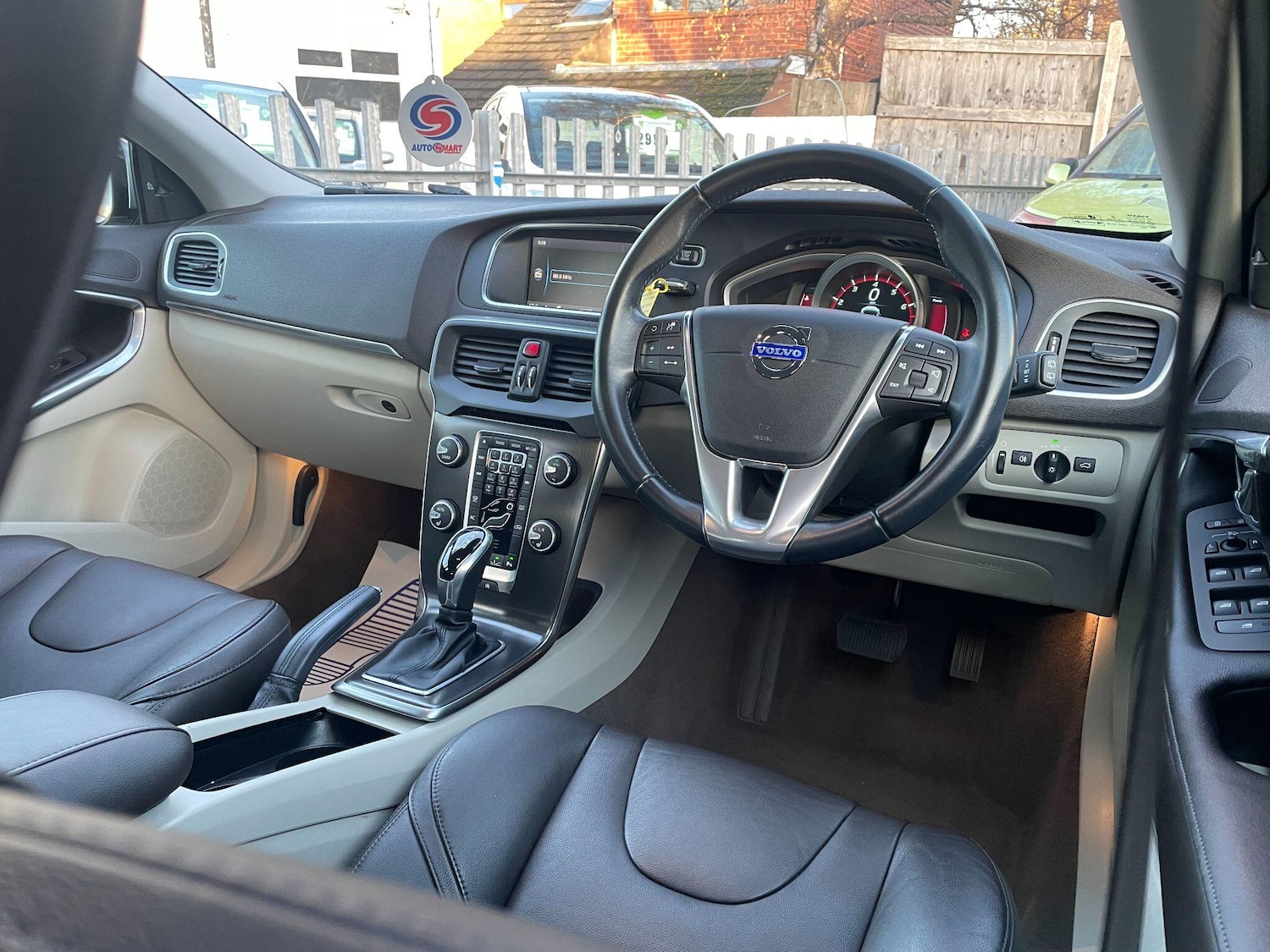 Used Volvo V40 2025 for sale - 76742907: Photo 13