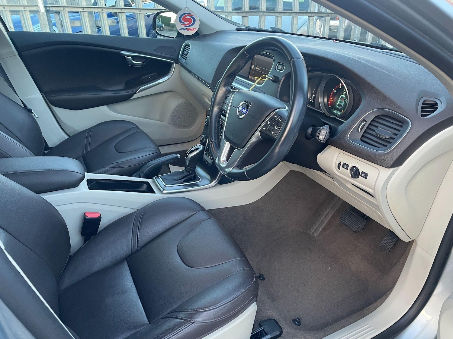 Used Volvo V40 2025 for sale - 76742907: Photo 14