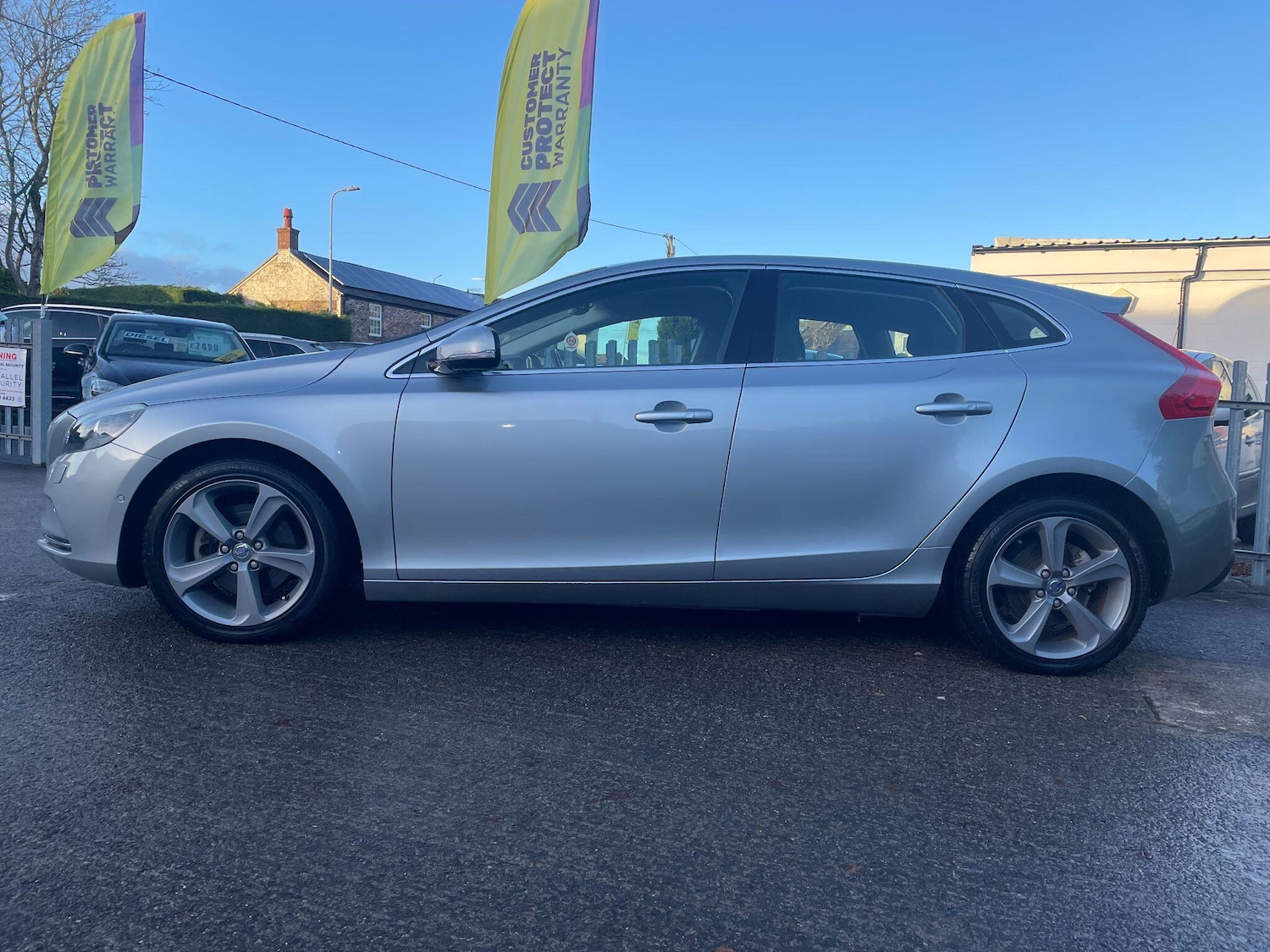 Used Volvo V40 2025 for sale - 76742907: Photo 2