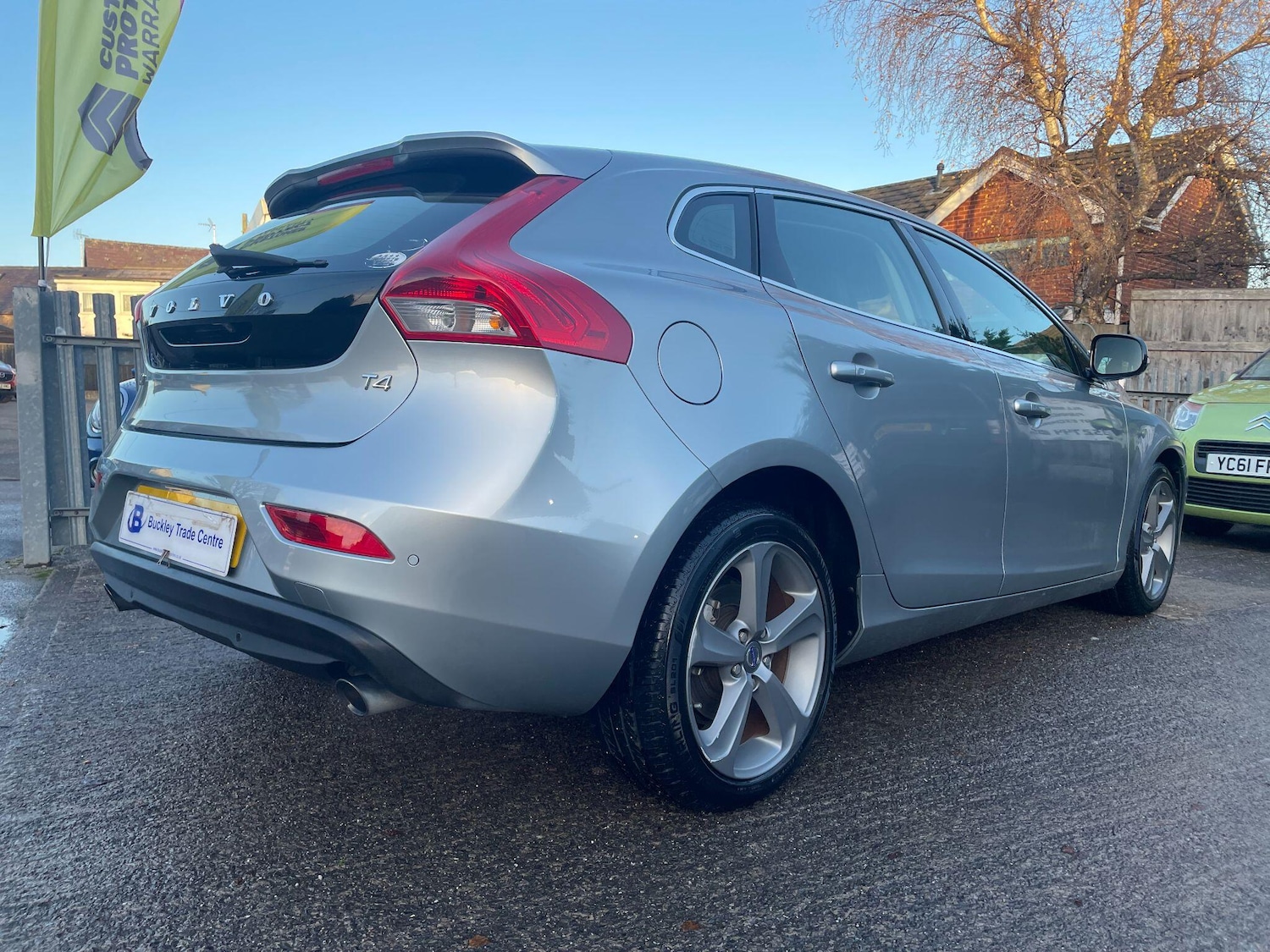 Used Volvo V40 2025 for sale - 76742907: Photo 8