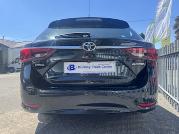 Used Toyota Avensis 2016 for sale - 79176779: Photo