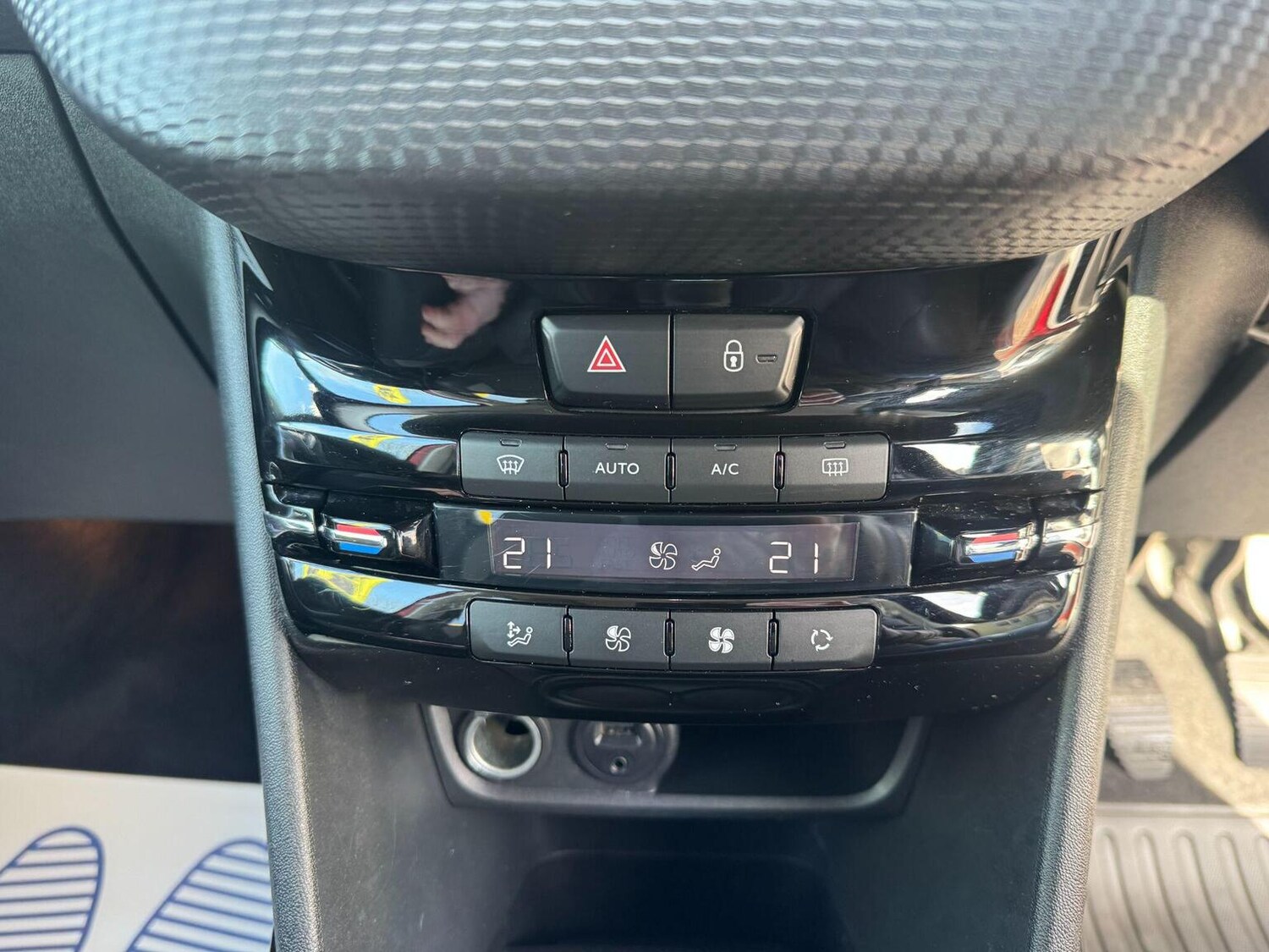 Used Peugeot 2008 2015 for sale - 78149879: Photo 25