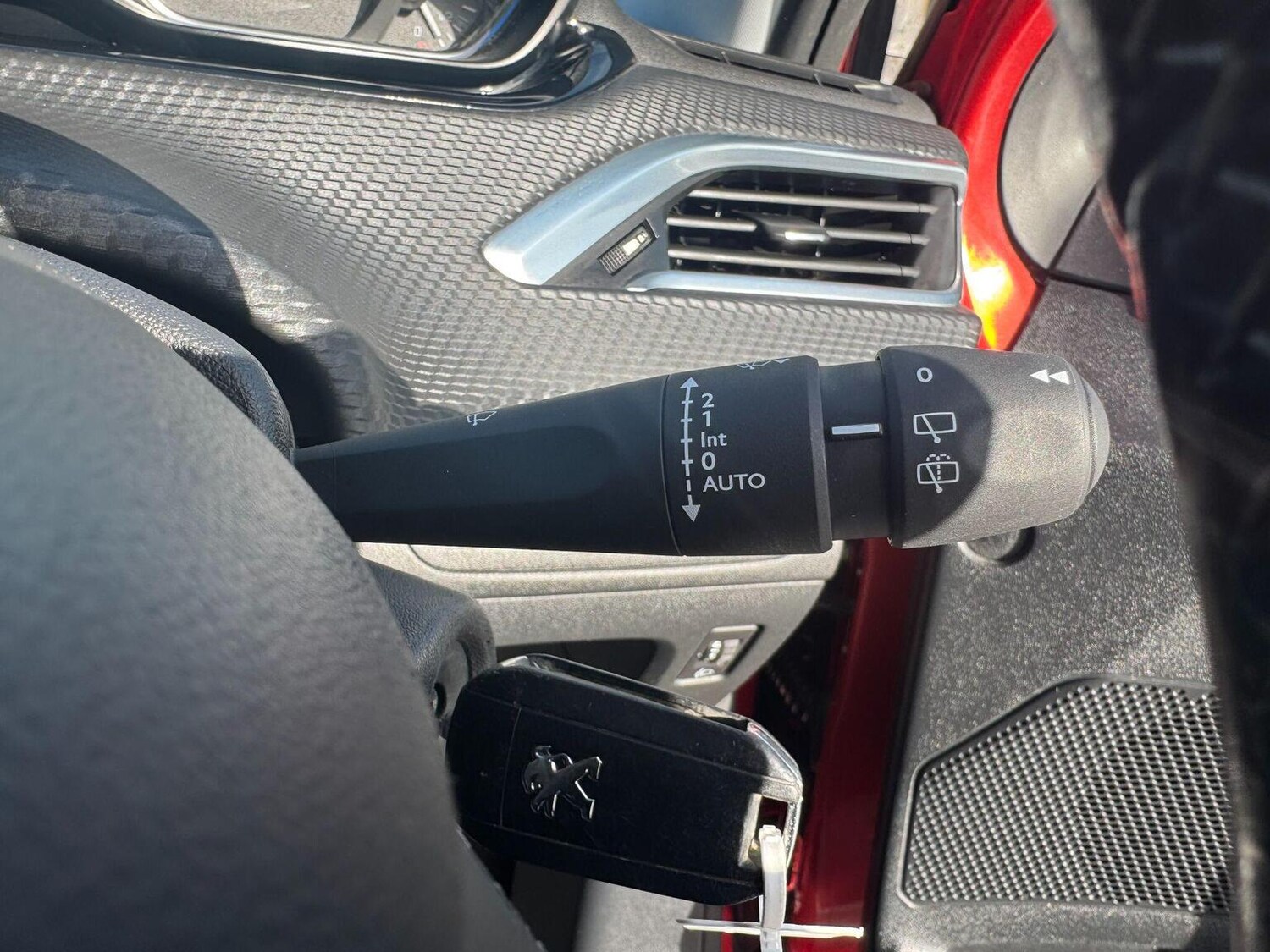 Used Peugeot 2008 2015 for sale - 78149879: Photo 28