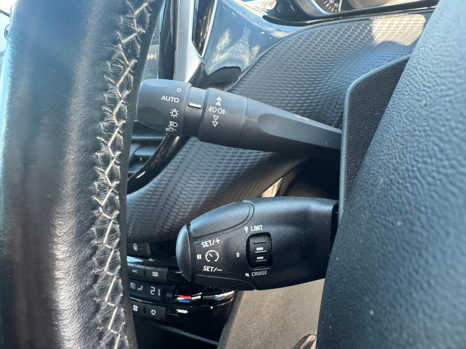 Used Peugeot 2008 2015 for sale - 78149879: Photo 29