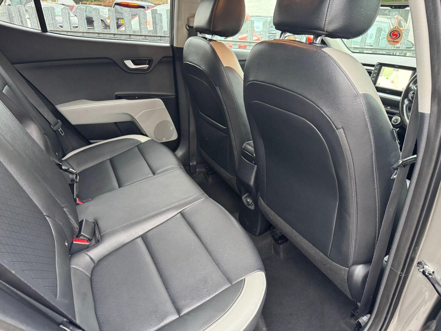 Used Kia Stonic 2018 for sale - 78149885: Photo 15