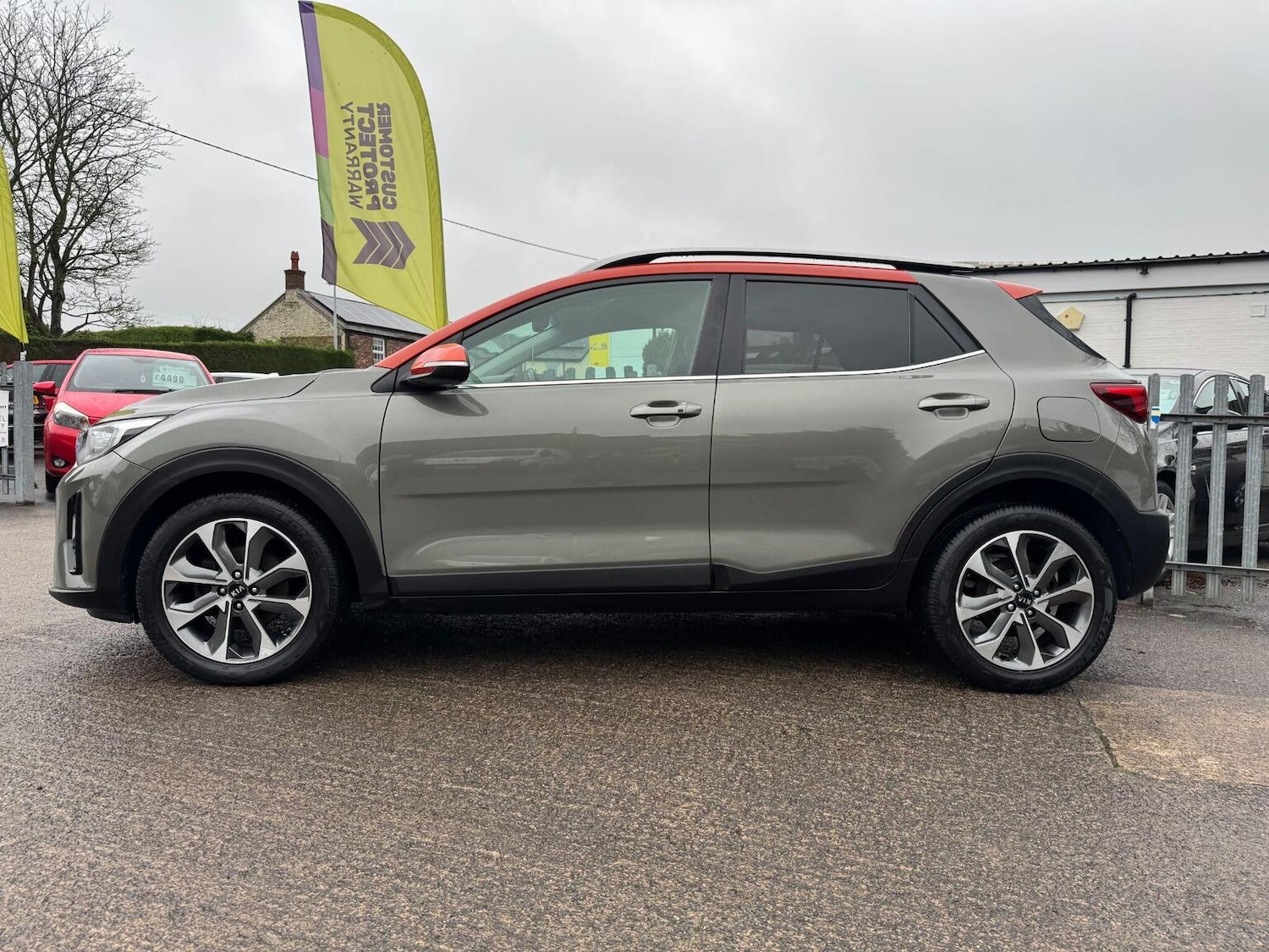 Used Kia Stonic 2018 for sale - 78149885: Photo 2