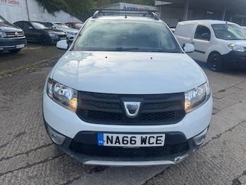 Used Dacia Sandero Stepway 2016 for sale - 76189084: Photo 2