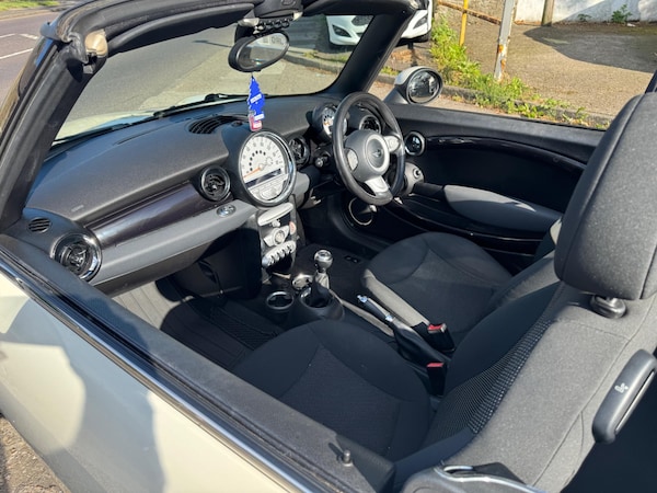 Used MINI Convertible 2010 for sale - 75401304: Photo 13