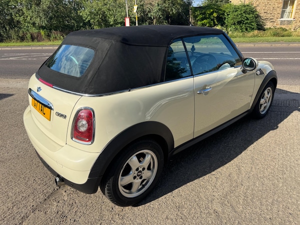 Used MINI Convertible 2010 for sale - 75401304: Photo 19