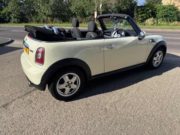 Used MINI Convertible 2010 for sale - 75401304: Photo 22